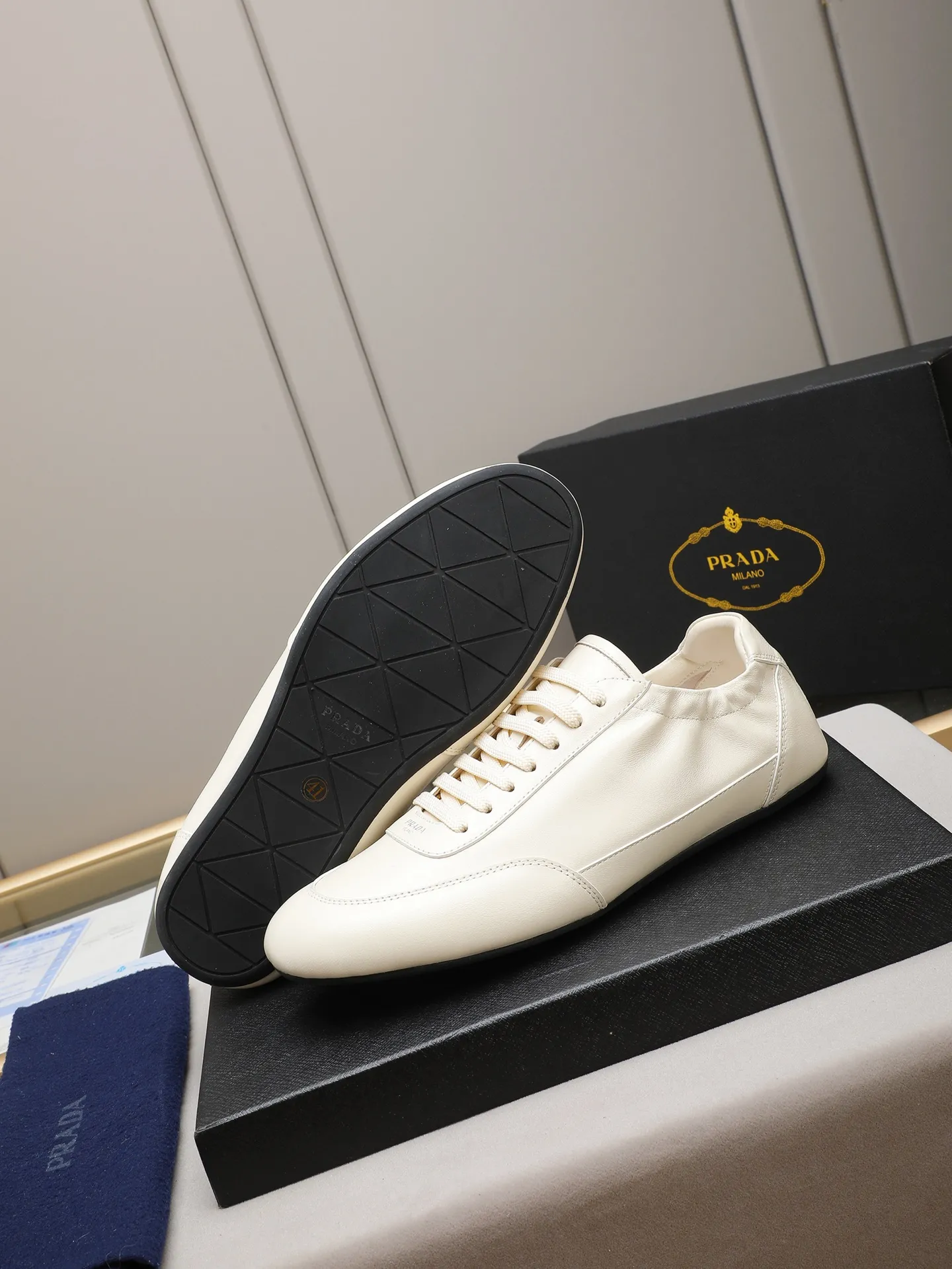 Men's shoes 💰520 PRADA, original version developed 1:1. Fabric sheepskin ➕Imported water-dyed sheep lining, rubber outsole, code number 38 to 44 (45 customized)